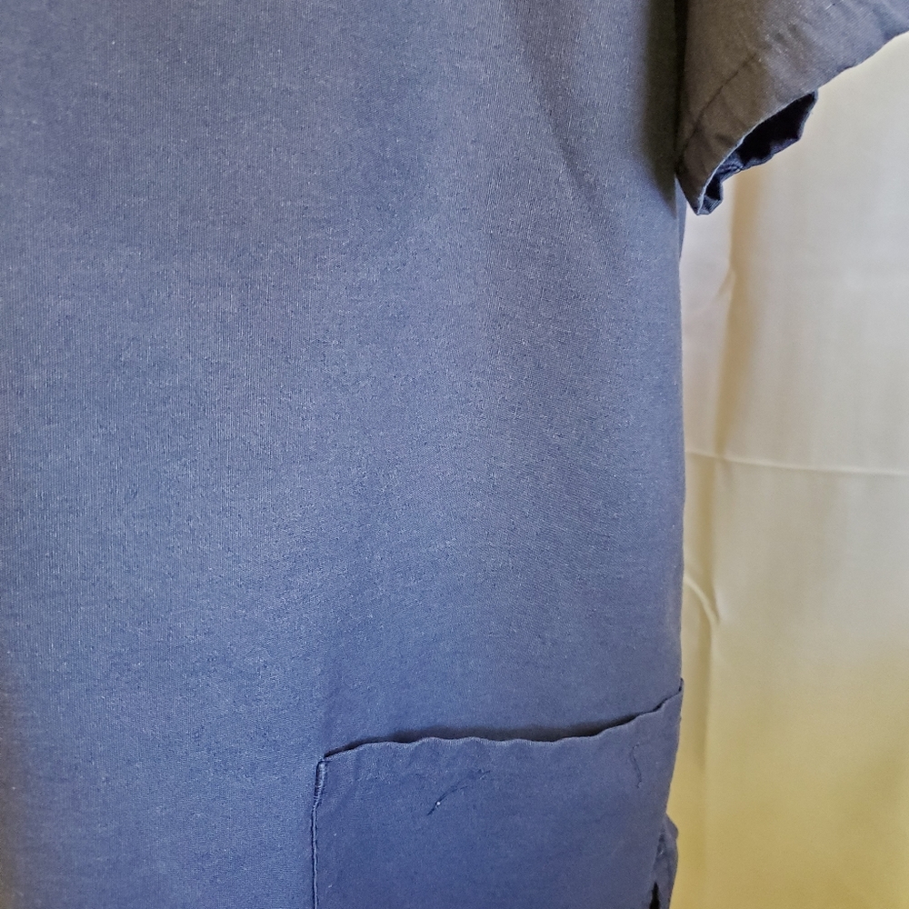 Scrub top - Picture 3 of 5